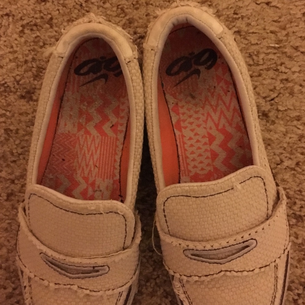 womens black nike slip on